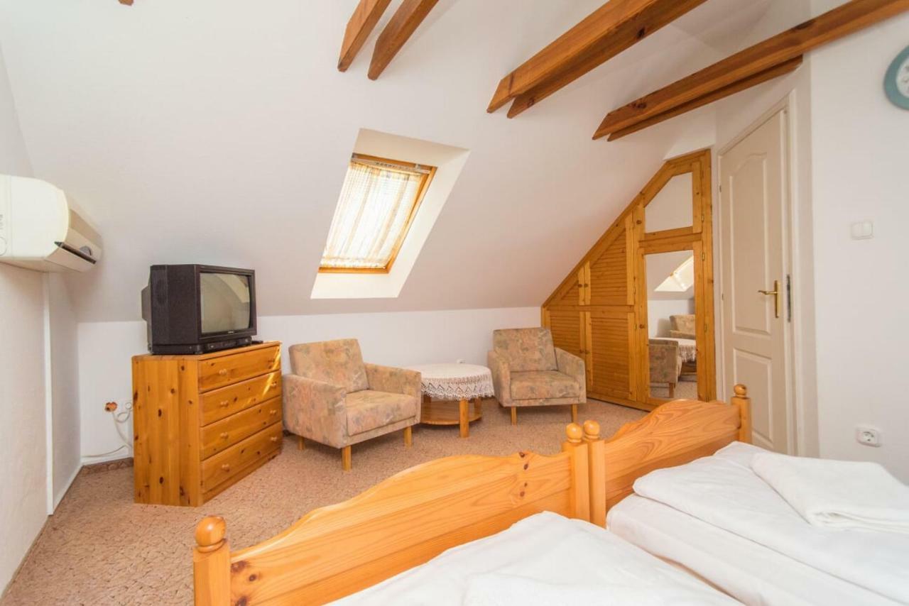 Kaman Pince Appartement Alsópáhok